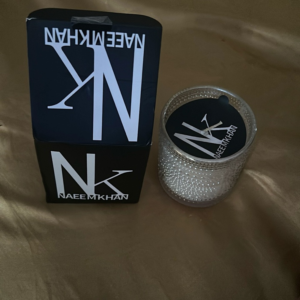 Naeemkhan Candle retails $95